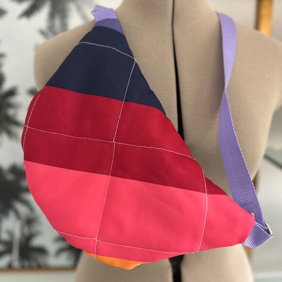 HANDMADE | Rainbow-colored Fanny Pack (White / Green / Blue) - Picture 4 of 4